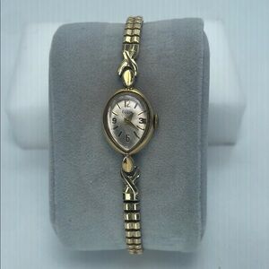 Elgin Gold Vintage-Style Dress Watch with Elegant Design